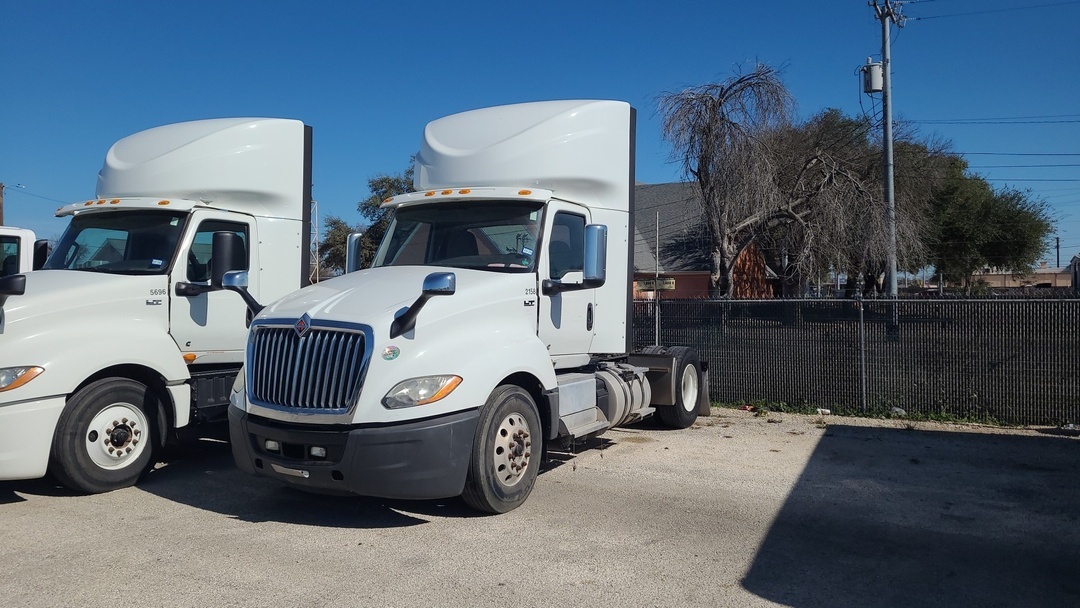 2018 International LT in San Antonio, TX — photo 3