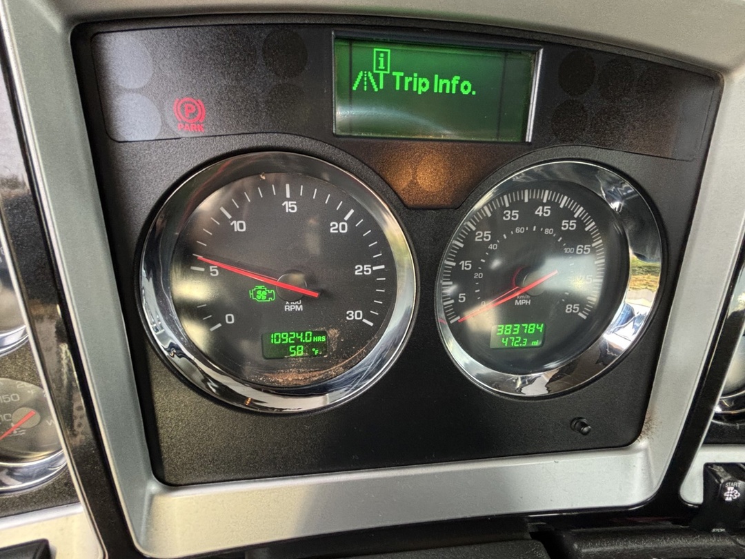 2019 Kenworth T800 in Irving, TX — photo 2
