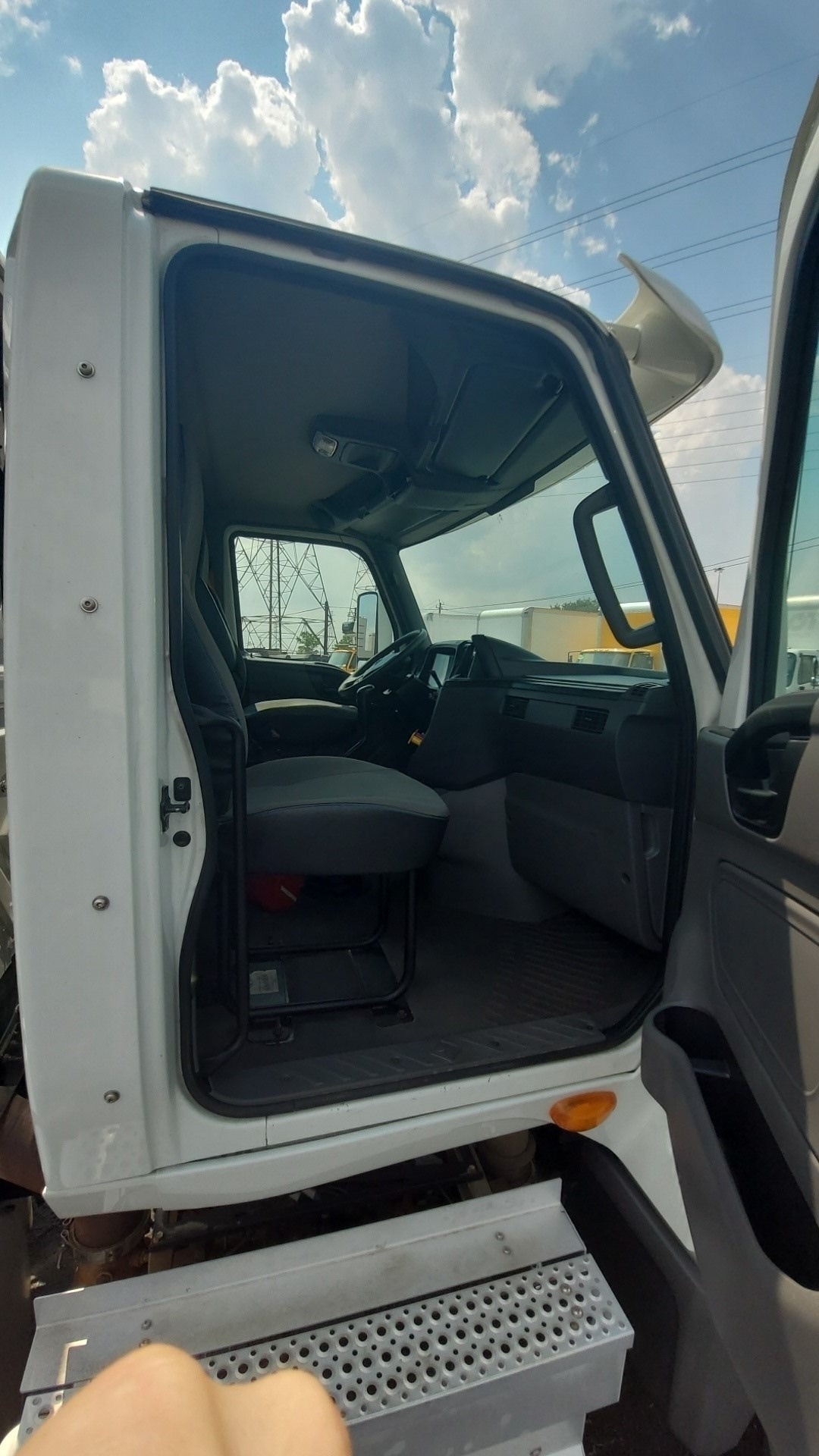 2018 International LT in Houston, TX — photo 6