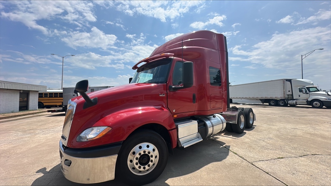 2021 International LT in Oklahoma City, OK — photo 2