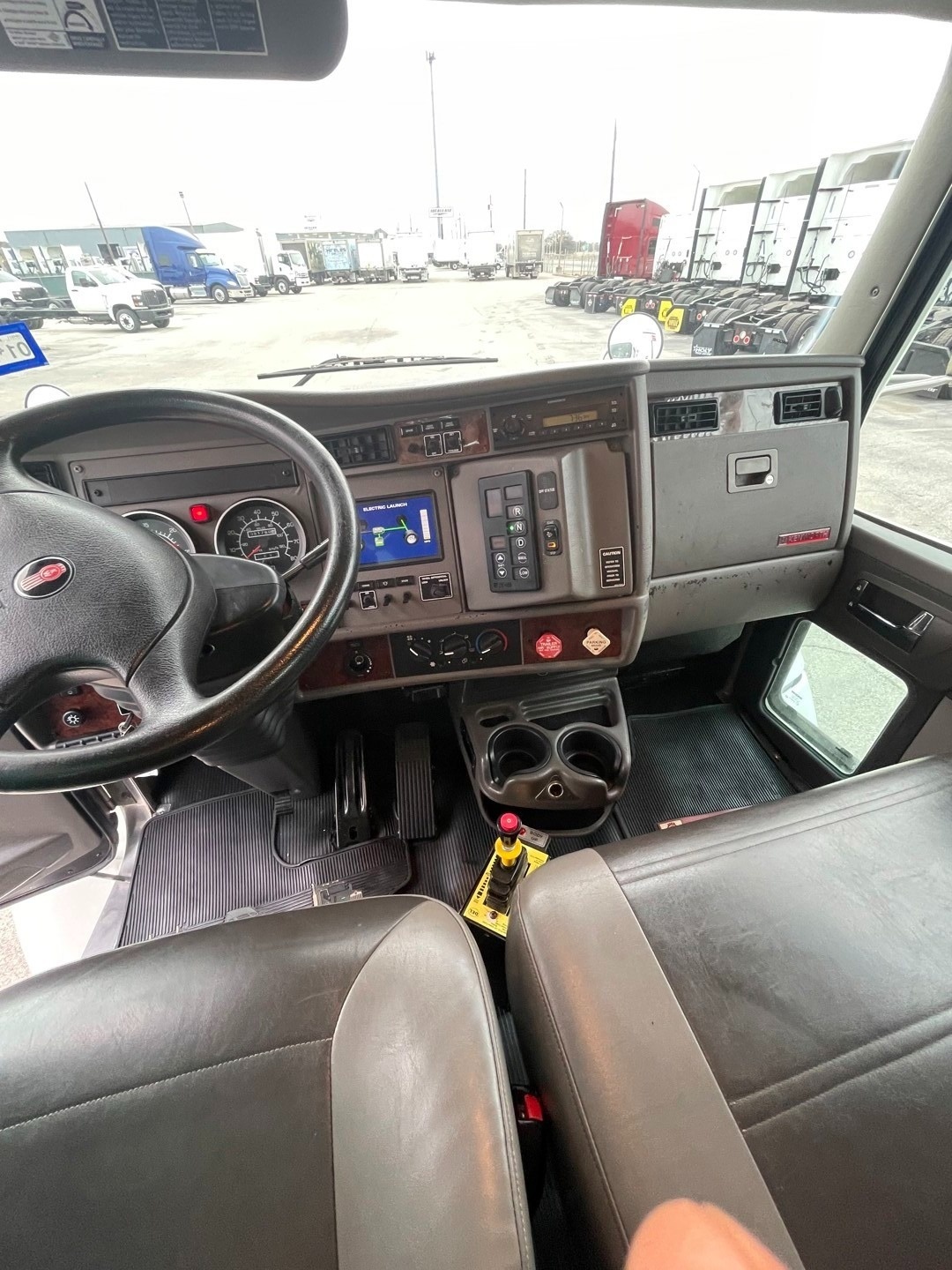 2010 Kenworth T370 in San Antonio, TX — photo 2