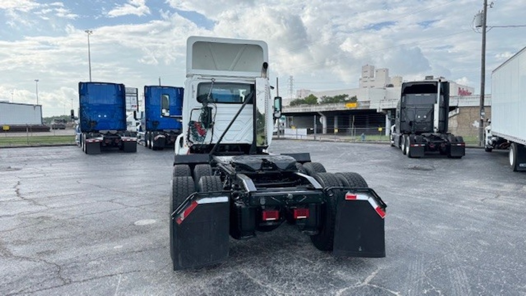 2018 International LT in Houston, TX — photo 4