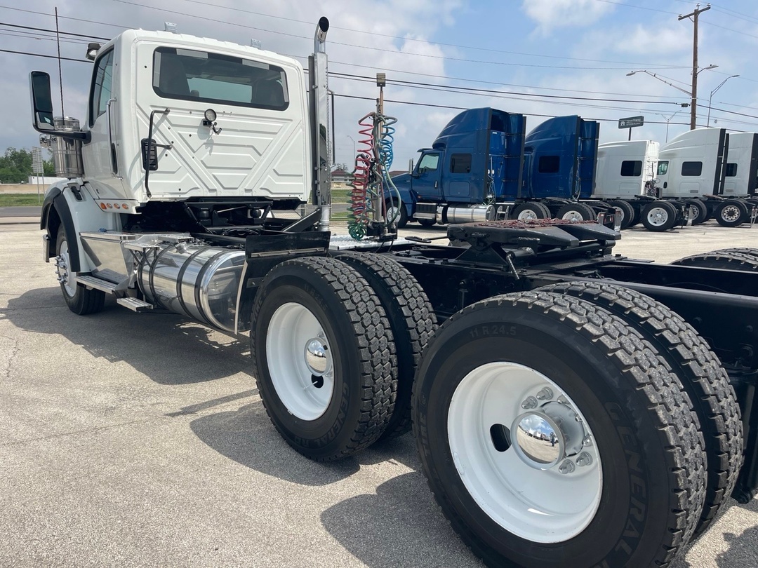2023 International HX in San Antonio, TX — photo 7