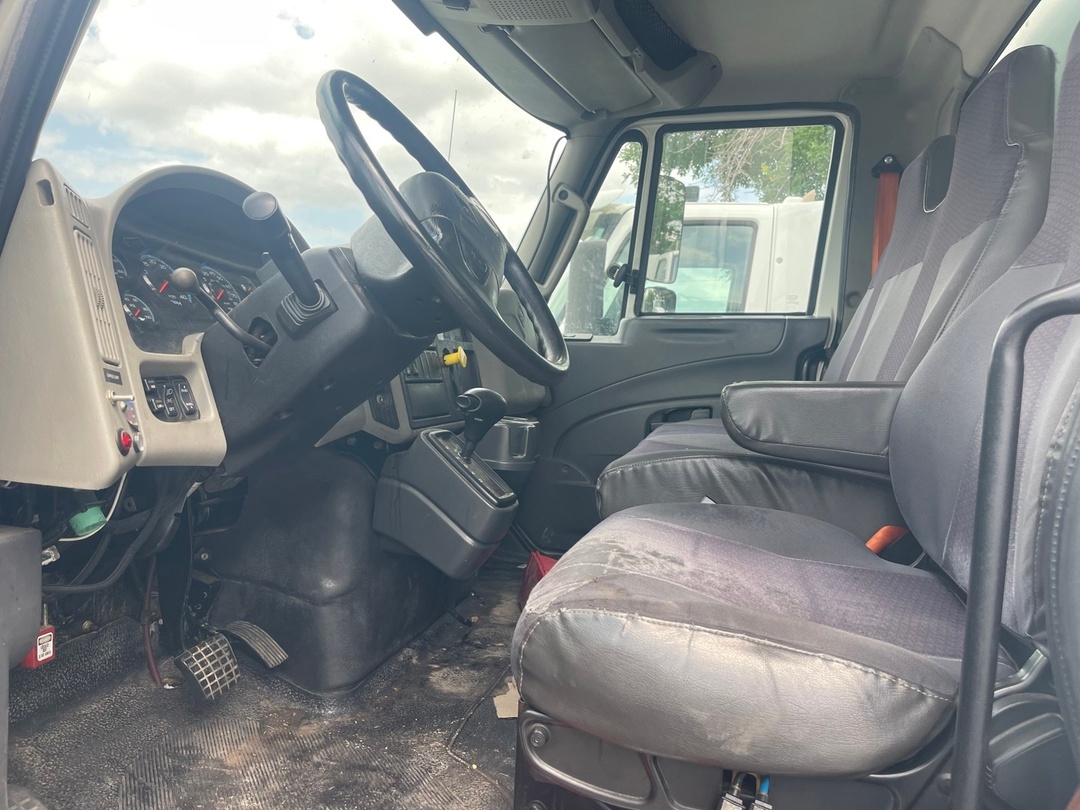 2017 International 4300 in San Antonio, TX — photo 3