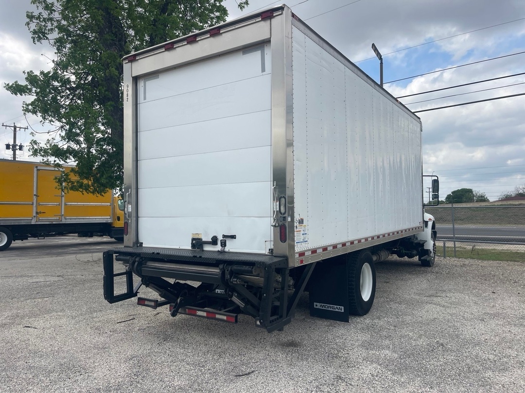 2017 International 4300 in San Antonio, TX — photo 2