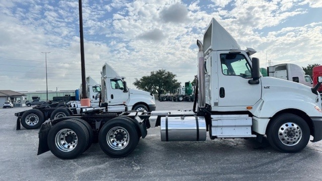 2018 International LT in Houston, TX — photo 2