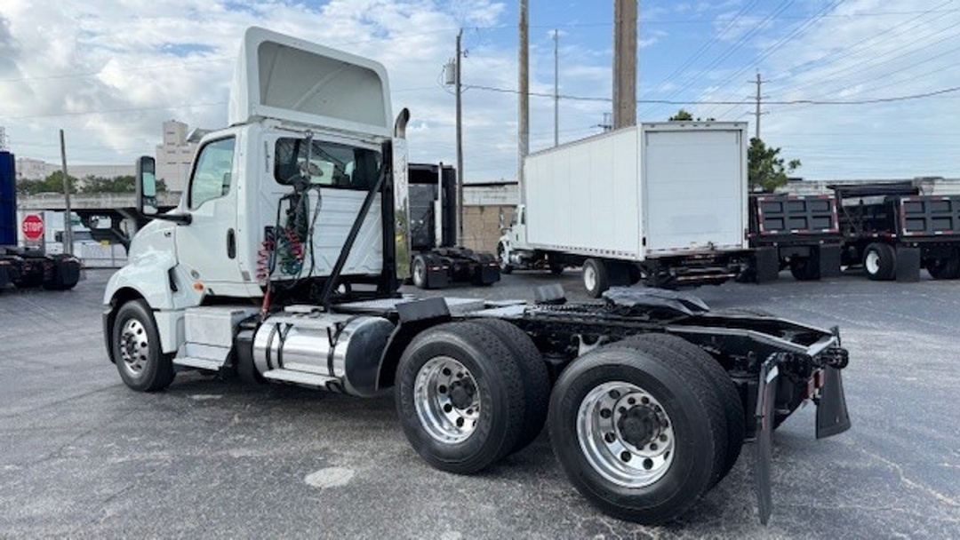 2018 International LT in Houston, TX — photo 8