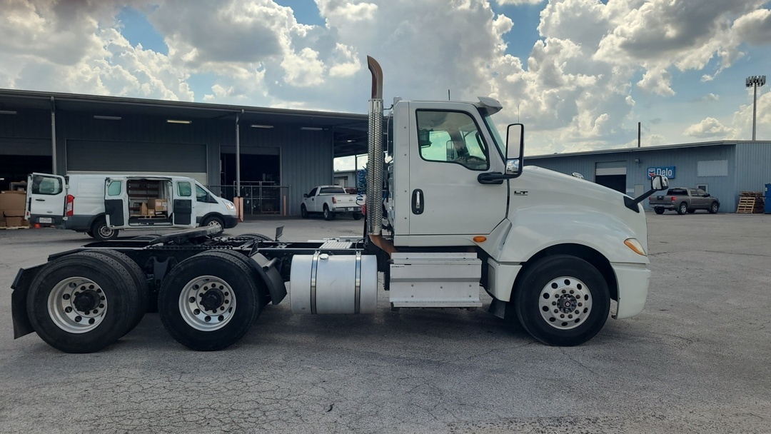 2018 International LT in Houston, TX — photo 2