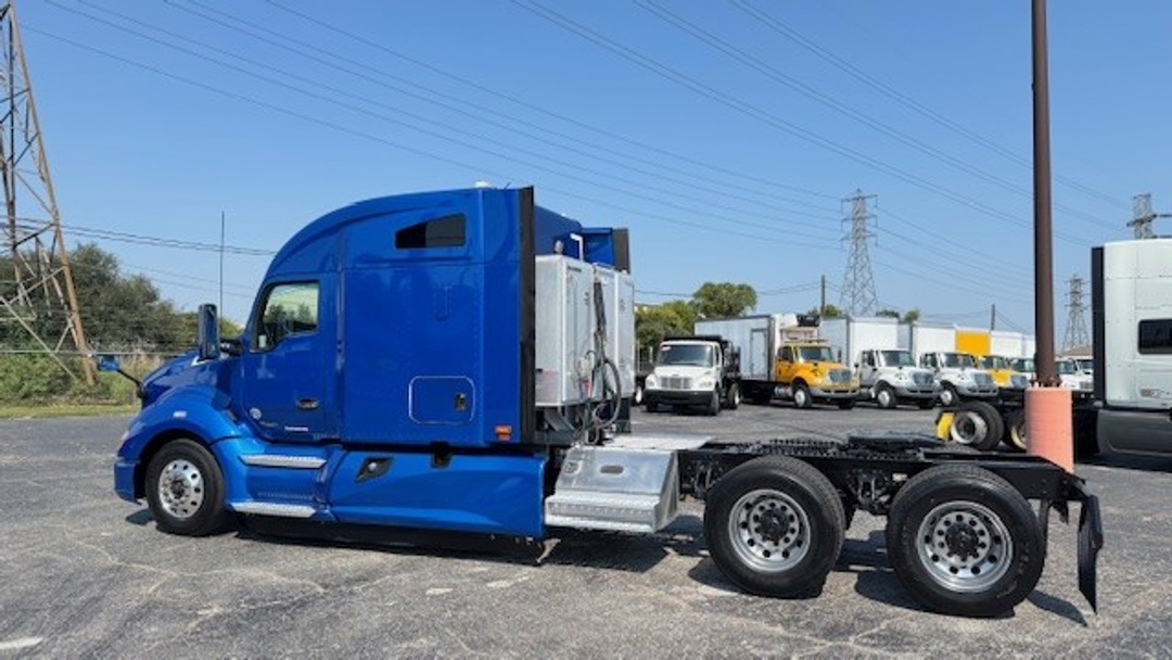 2021 Kenworth T680 in Houston, TX — photo 4