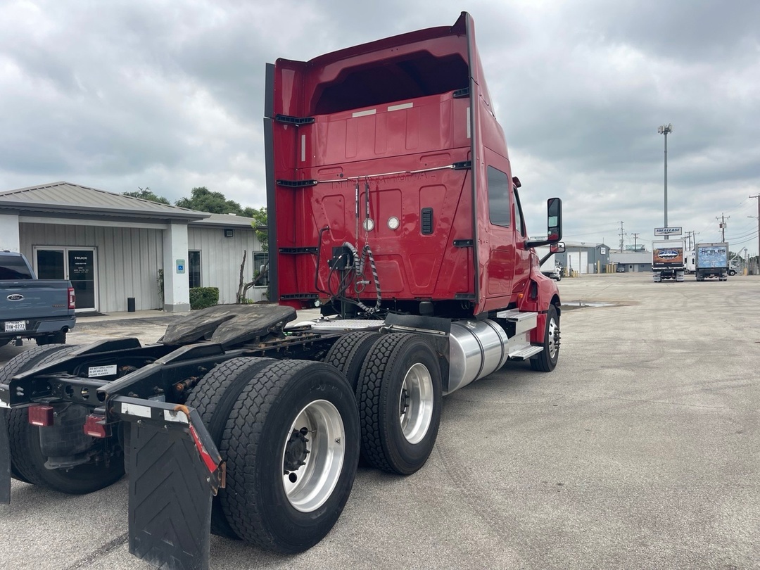 2021 International LT in San Antonio, TX — photo 4