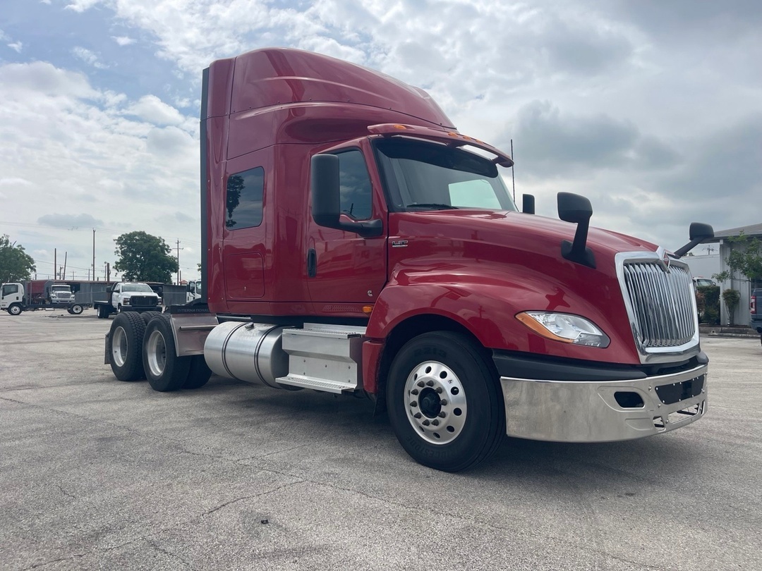 2021 International LT in San Antonio, TX — photo 3