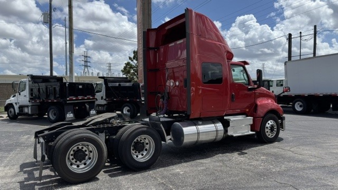 2021 International LT in Houston, TX — photo 2