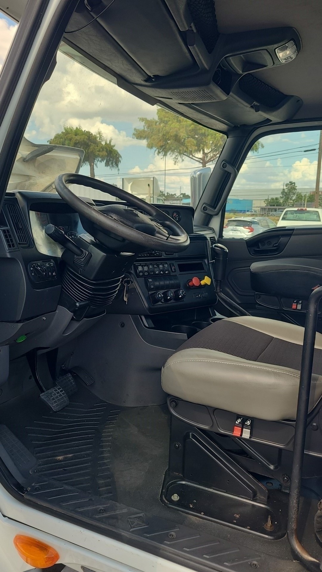 2018 International LT in Houston, TX — photo 5