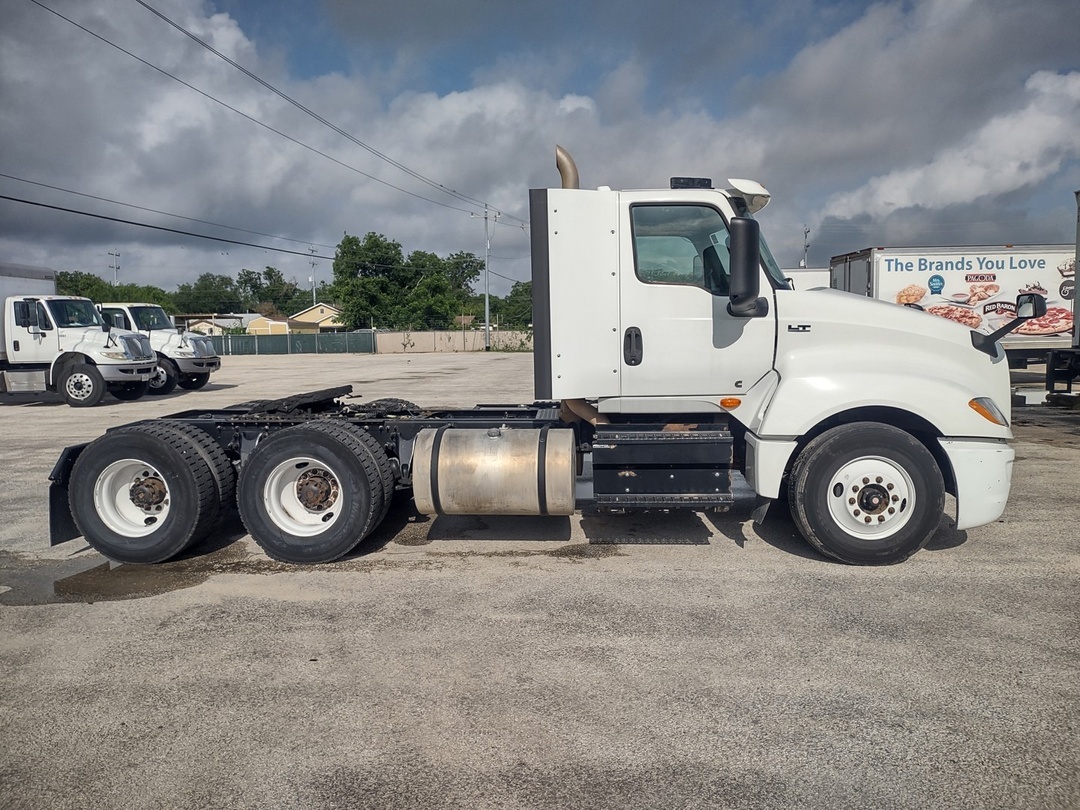 2020 International LT in San Antonio, TX — photo 3