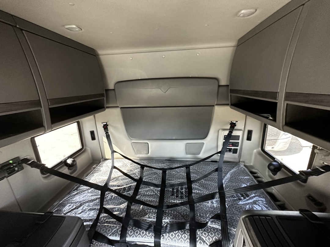 2025 International LT in Houston, TX — photo 5
