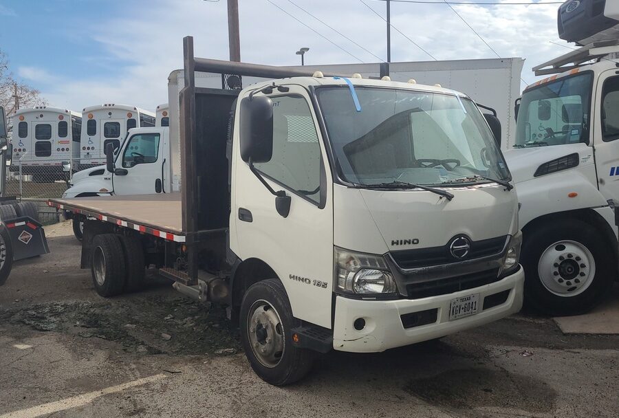 2016 HINO 195