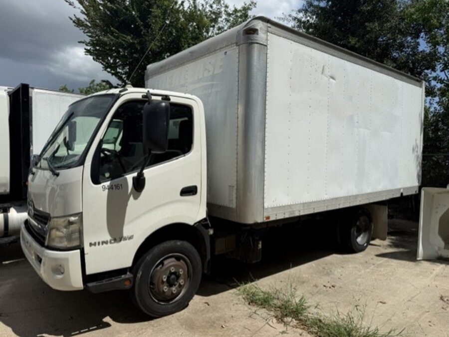 2014 HINO 195