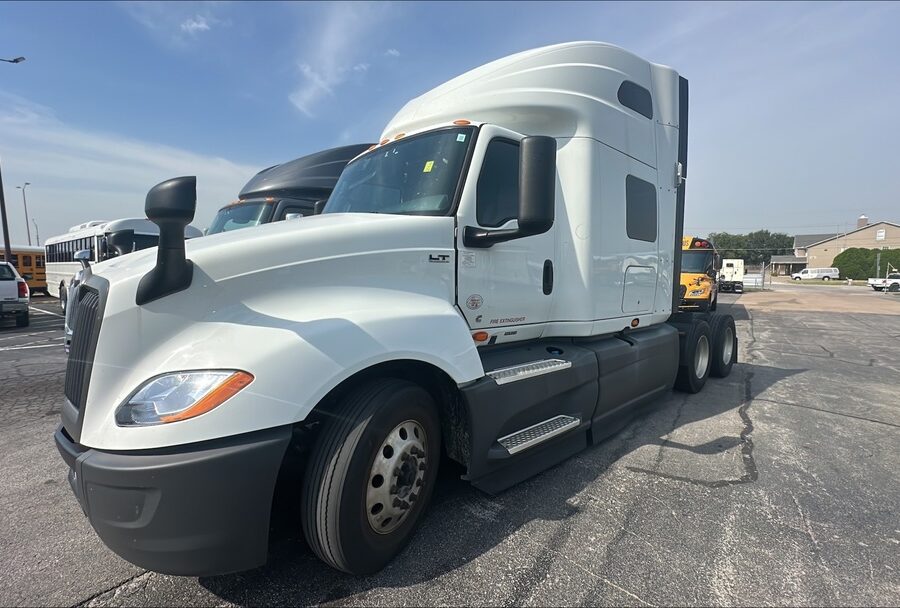 2022 International LT625