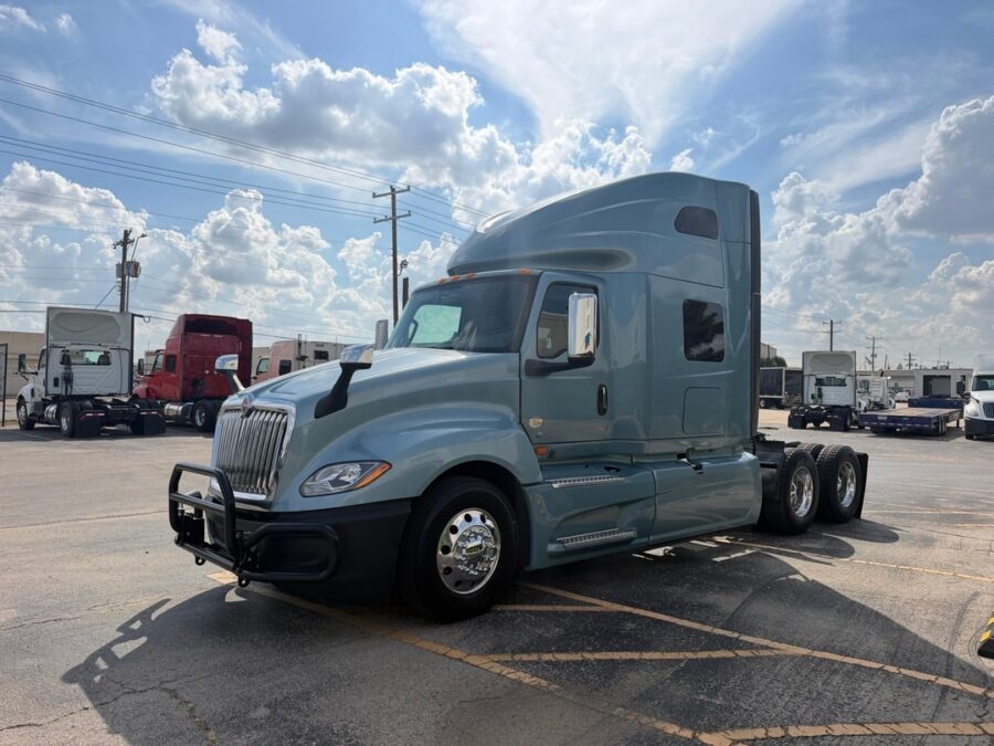 2022 International LT625