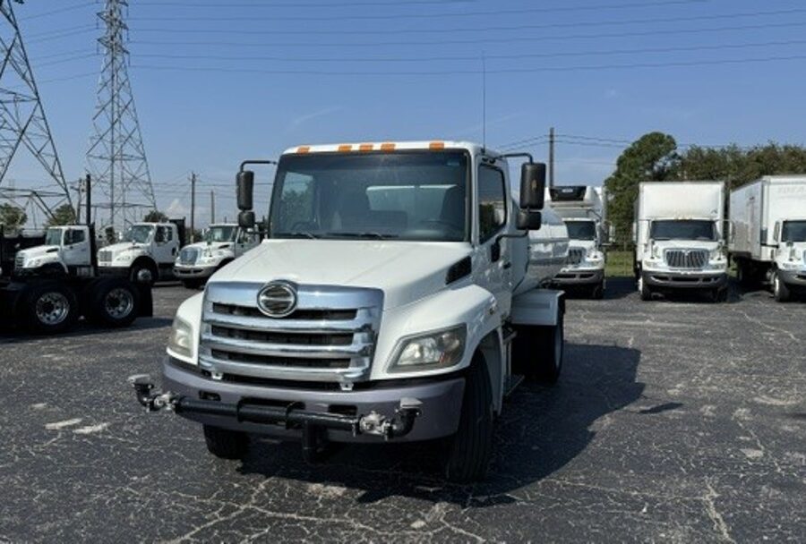 2017 HINO 338