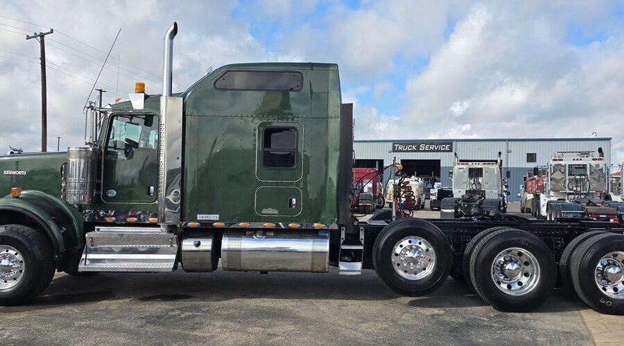 2020 Kenworth W900