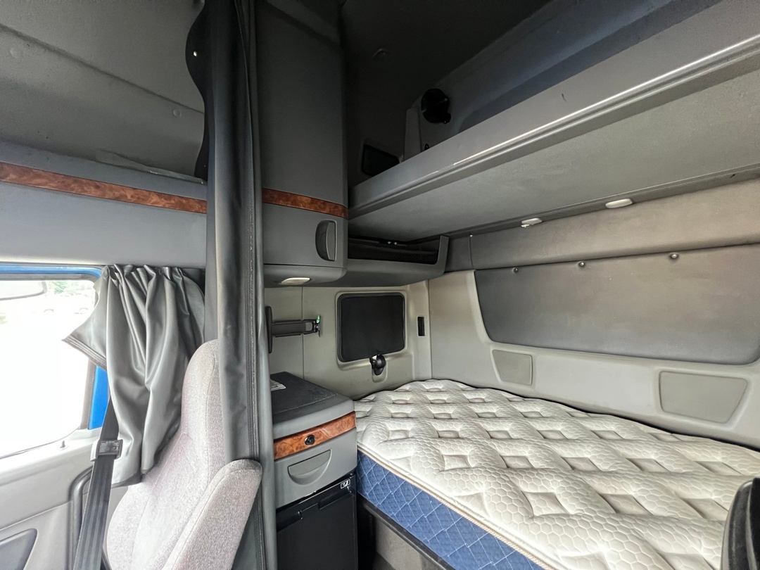 2020 International LT - image 15