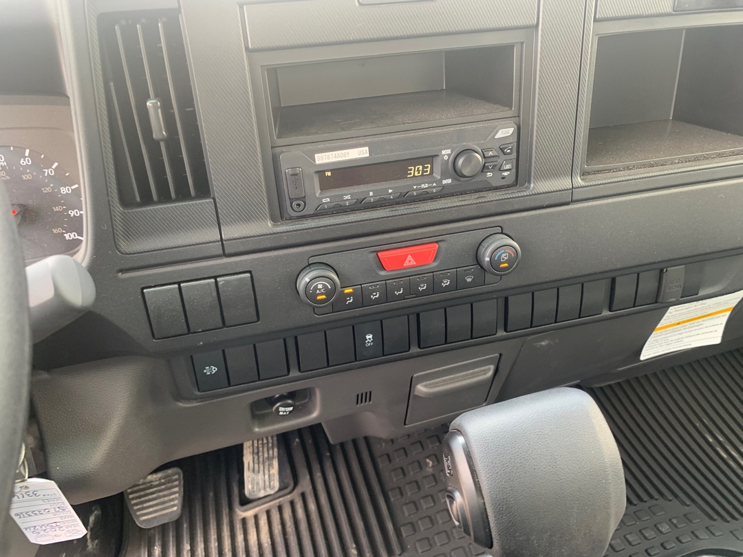 2025 Isuzu NPR - image 12