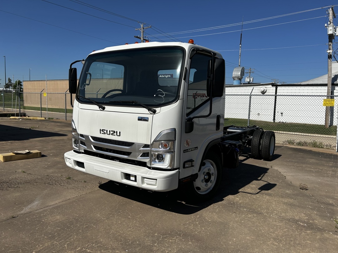 2024 Isuzu - image 2