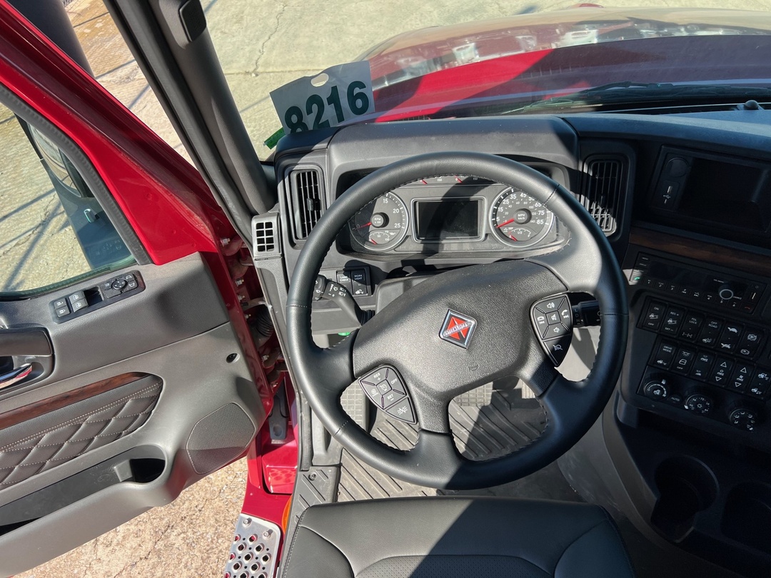 2025 International LT - image 14