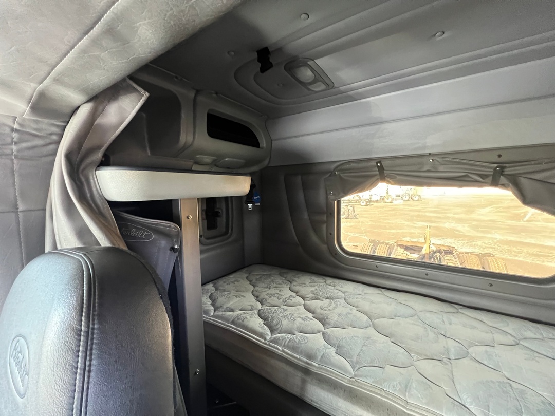 2023 Peterbilt 389 - image 22