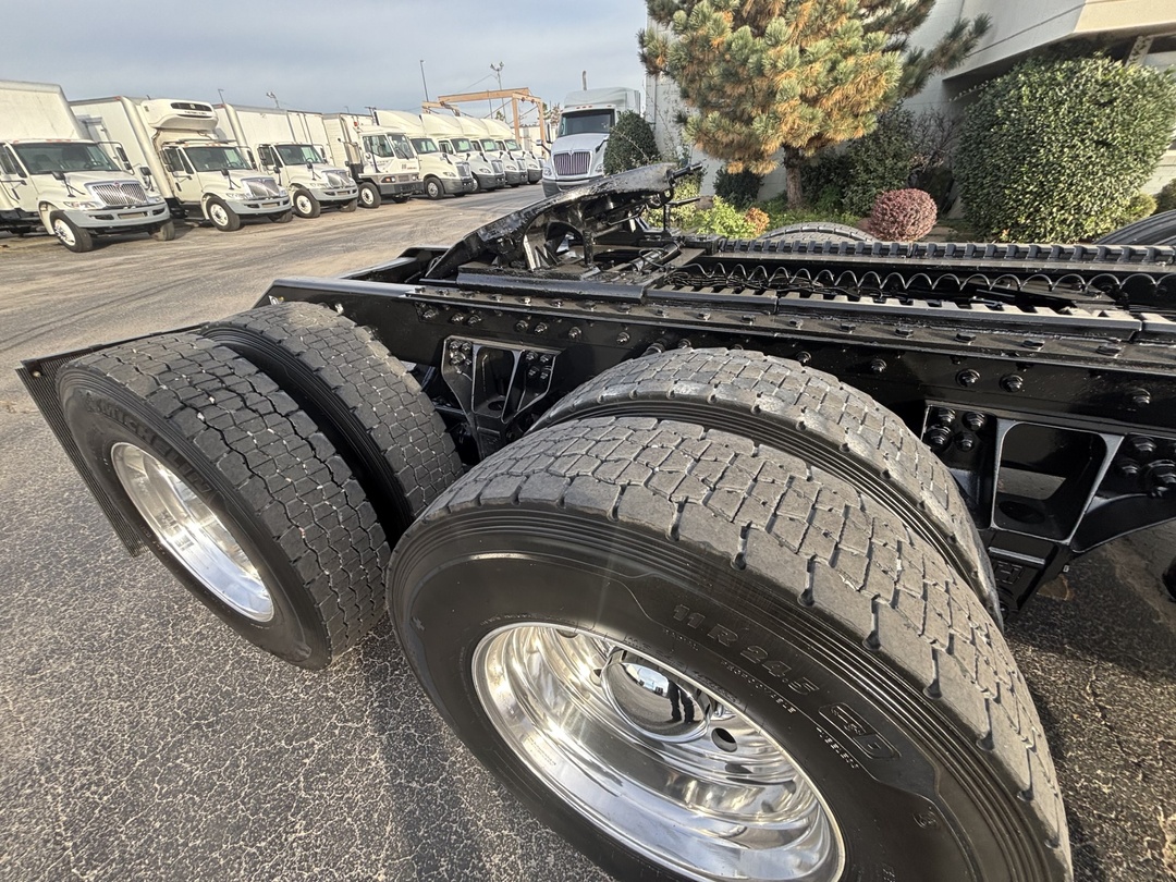 2019 Kenworth T800 - image 8