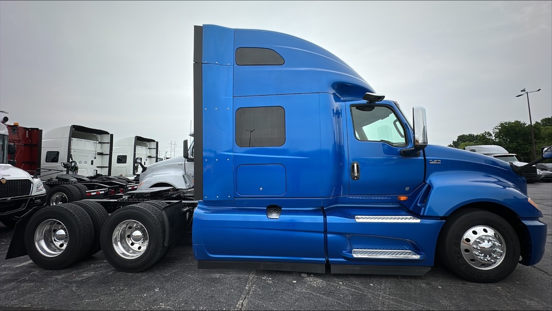 2020 International LT - image 10