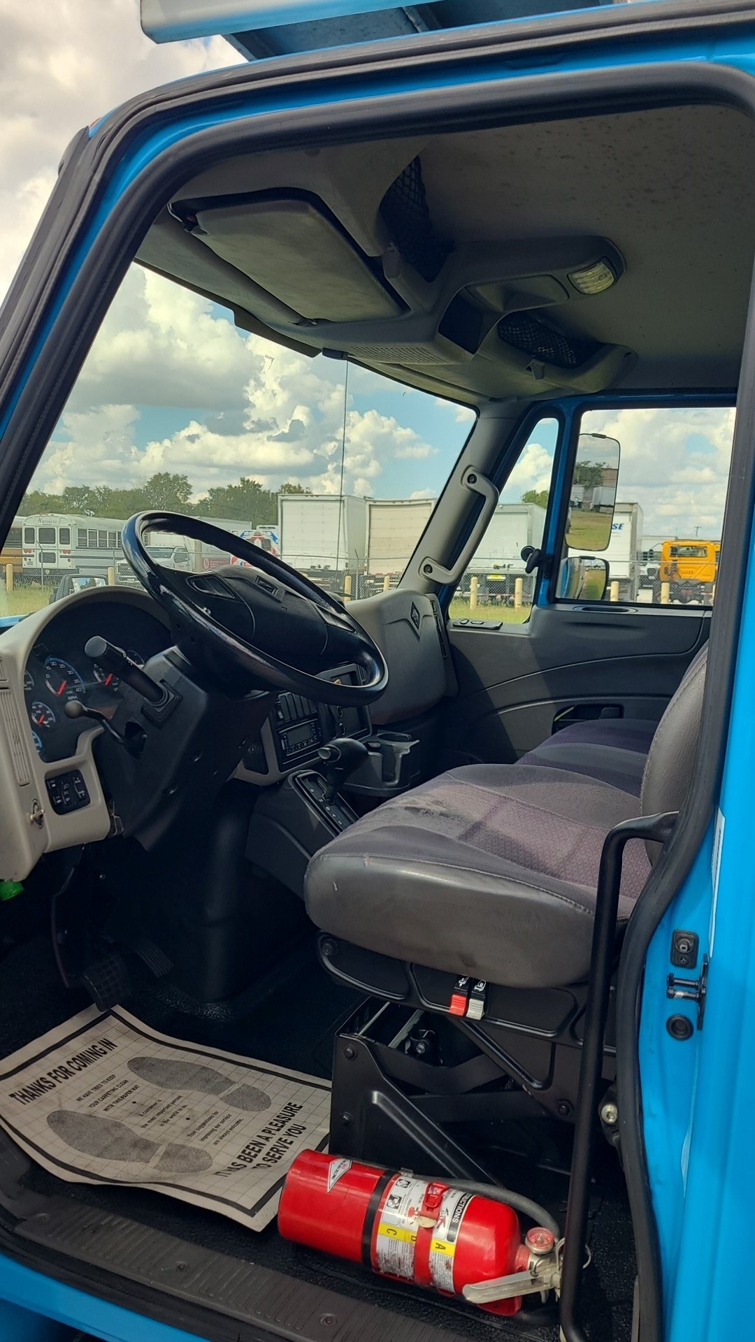 2019 International 4300 - image 3