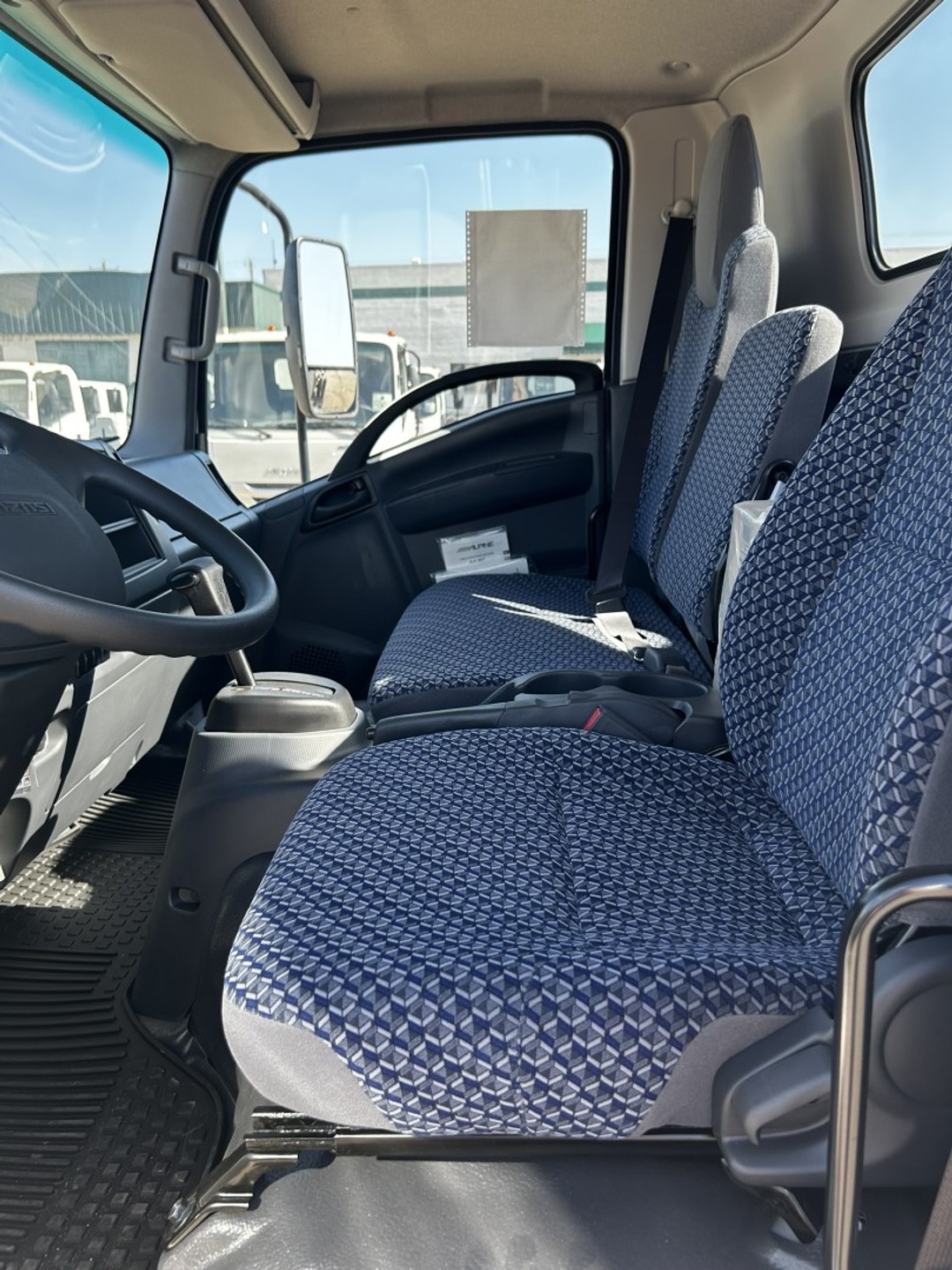 2024 Isuzu NPR - image 6