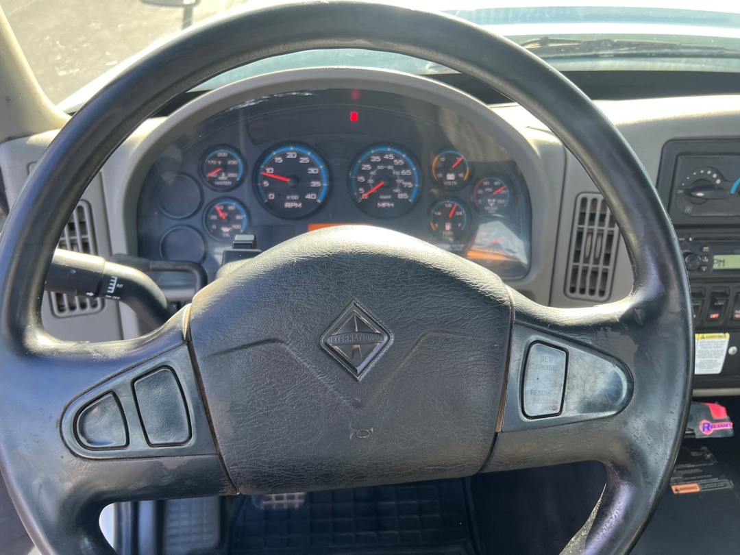 2009 International - image 10