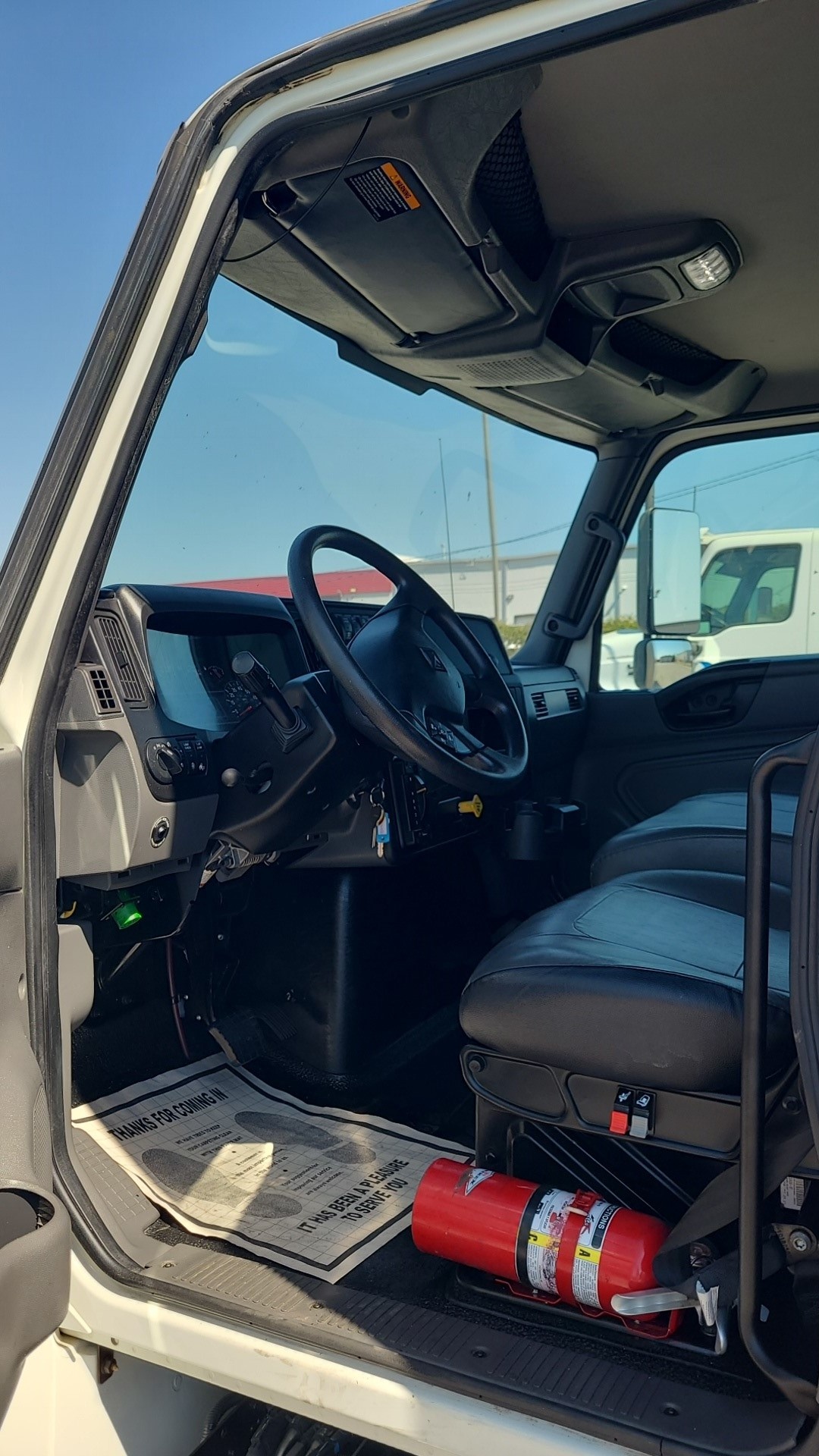 2020 International MV - image 3