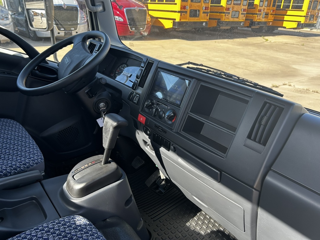 2024 Isuzu NPR - image 7