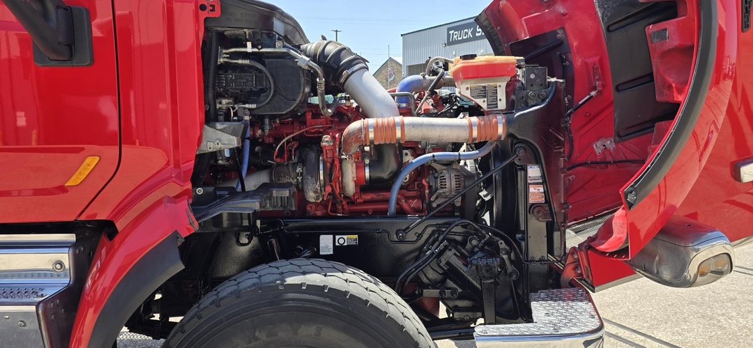 2015 Peterbilt 567 - image 19