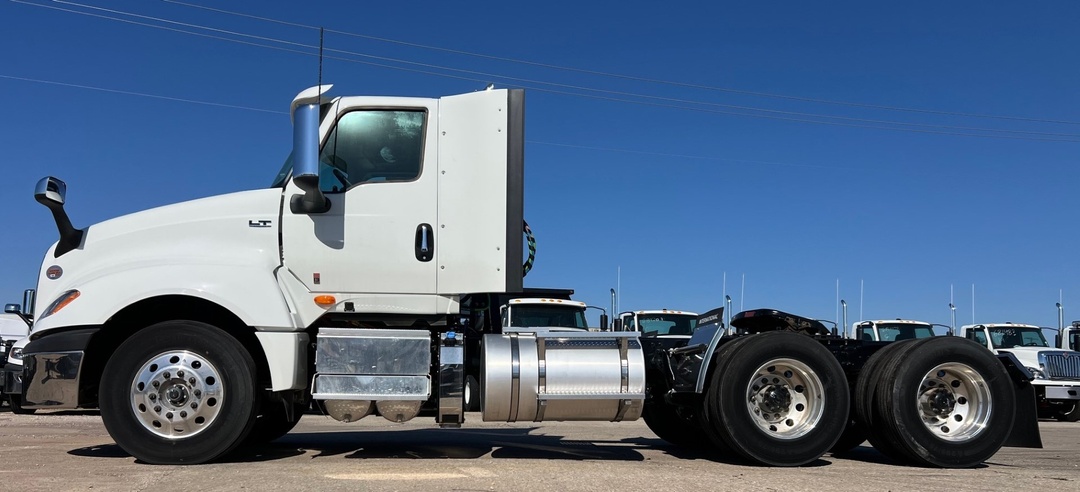 2025 International LT - image 3