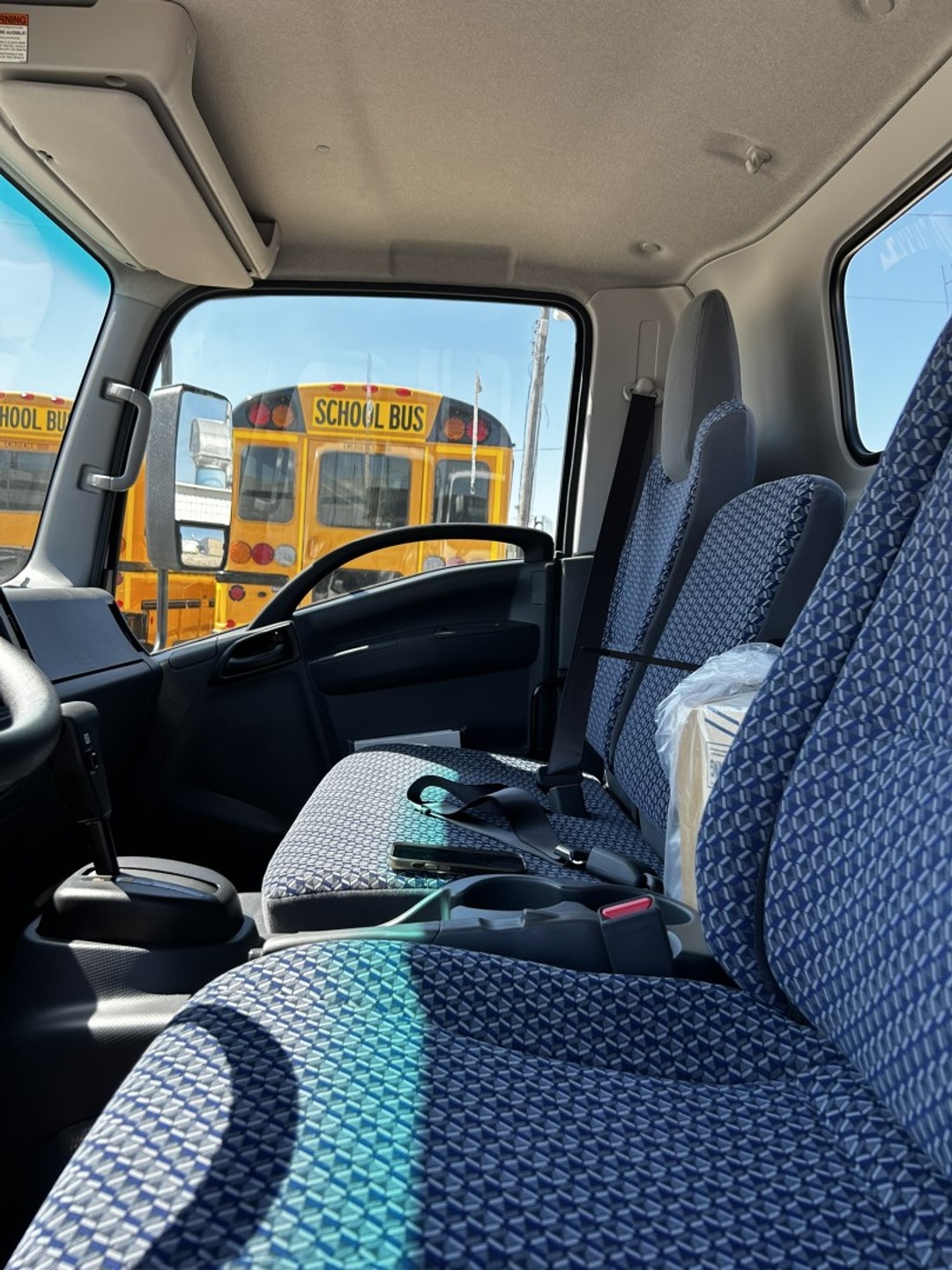 2024 Isuzu NRR - image 6