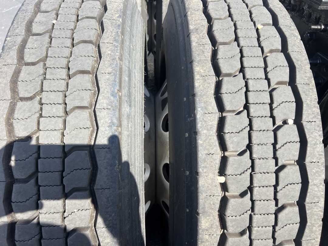 2020 Freightliner Cascadia - image 7