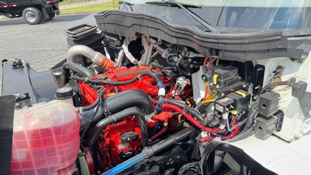 2018 International 4300 - image 13