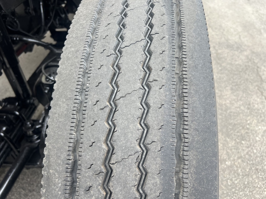 2021 International LT - image 9