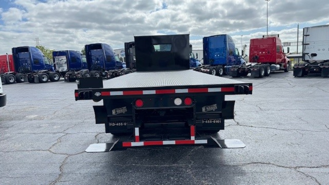 2017 Freightliner M2 106 - image 7