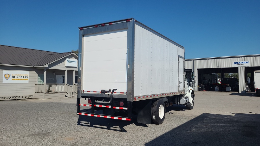 2019 International 4300 - image 11