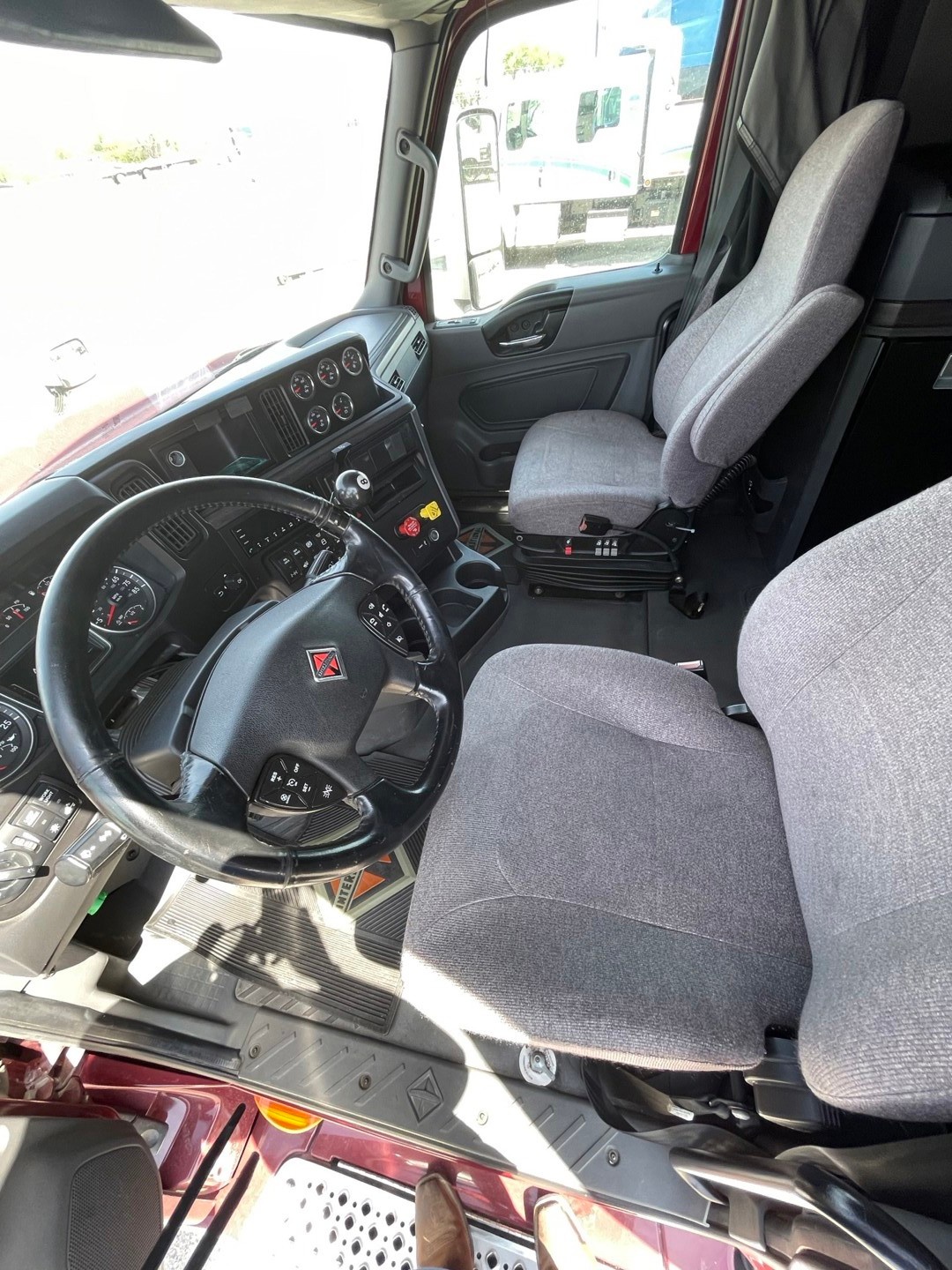 2023 International LT in SAN ANTONIO, TX — photo 7