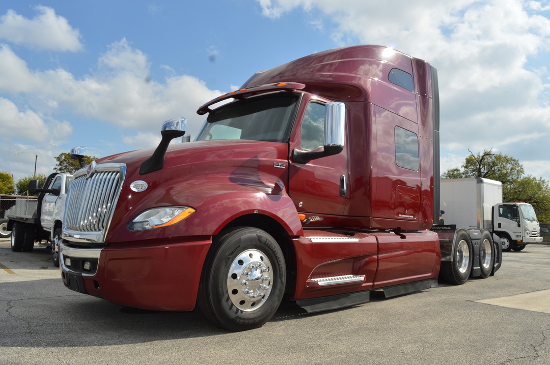 2023 International LT - image 1