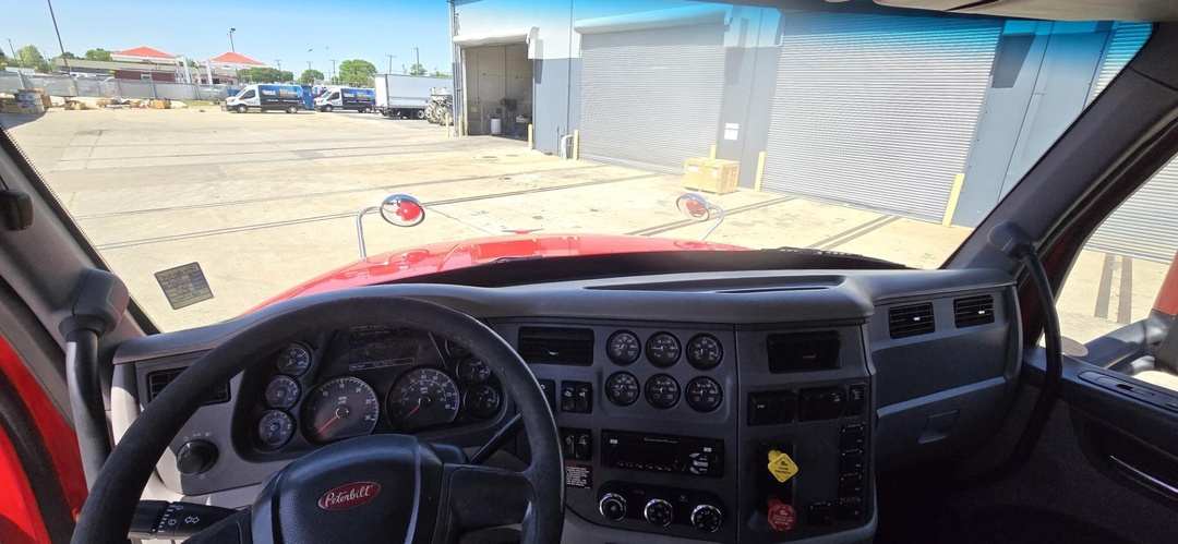 2015 Peterbilt 567 - image 20