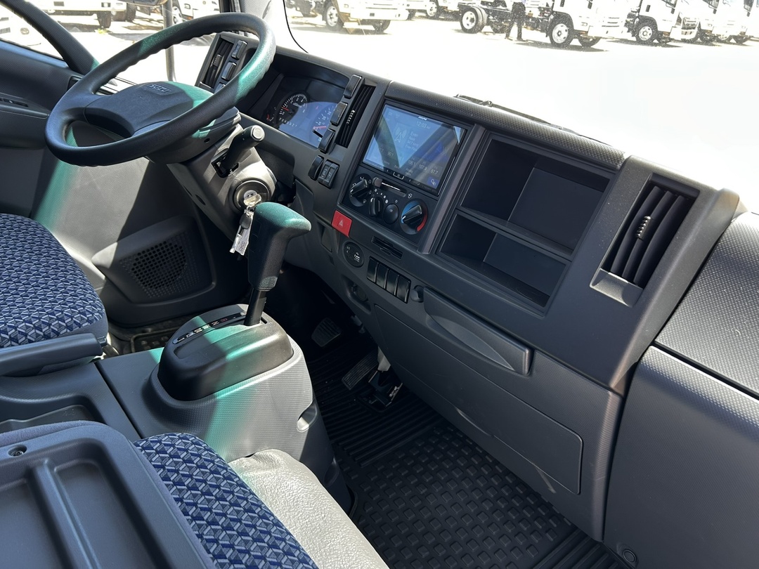 2024 Isuzu NPR - image 7