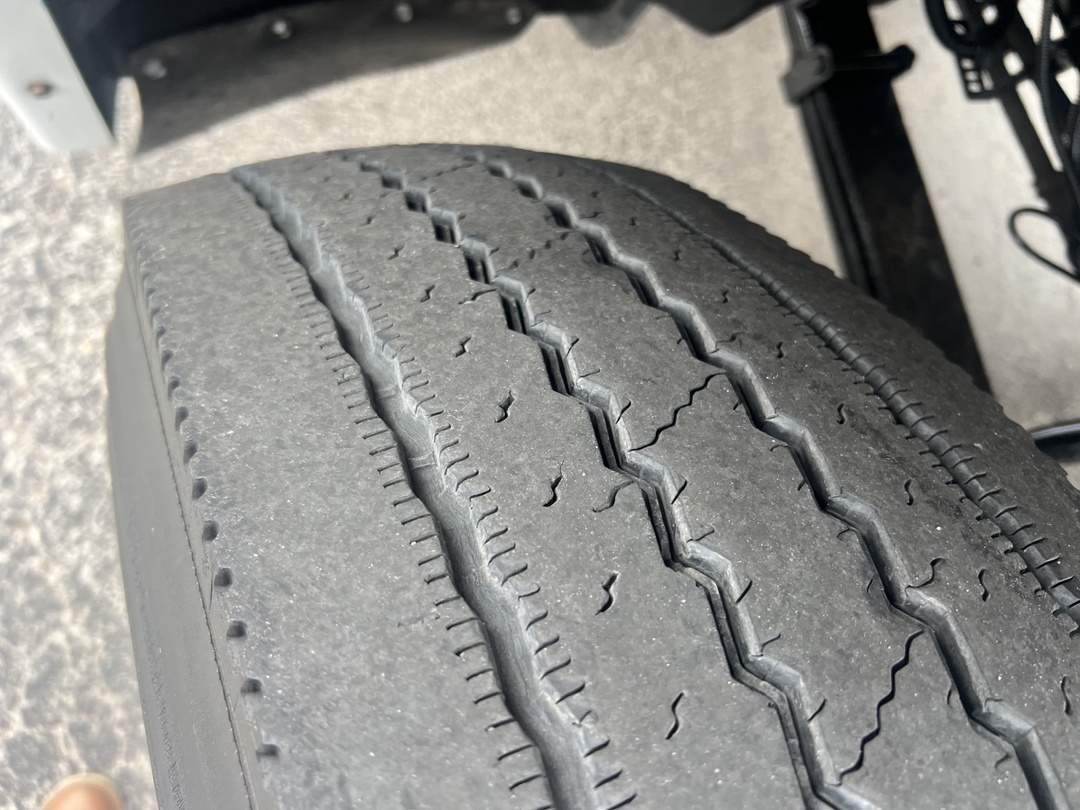 2021 International LT - image 10